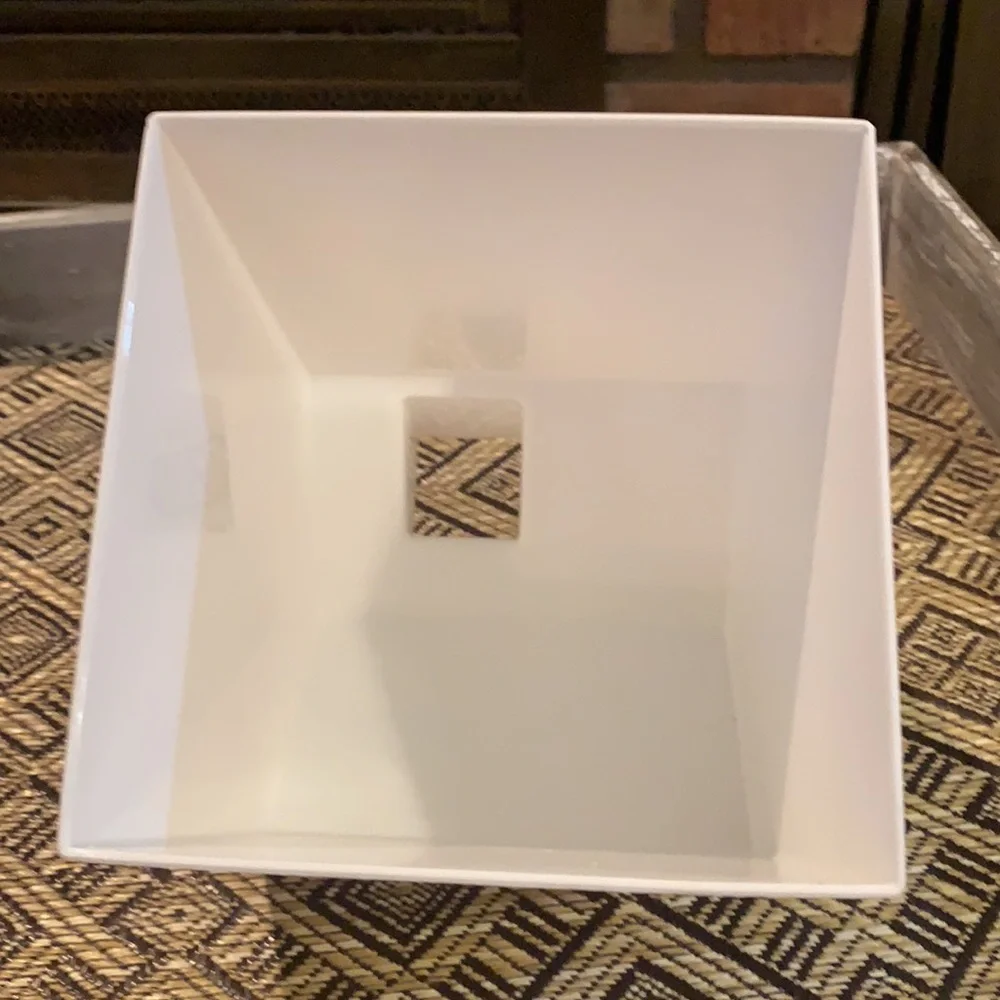 💥 $5 if bundled UMBRA House Tissue Box Cover Casa Home silhouette NWT
